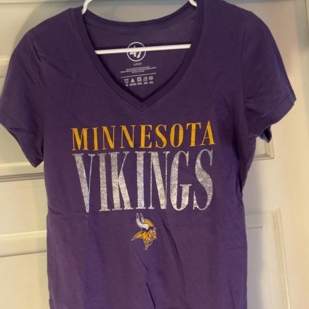 Minnesota Vikings purple and yellow casual v-neck t-shirt